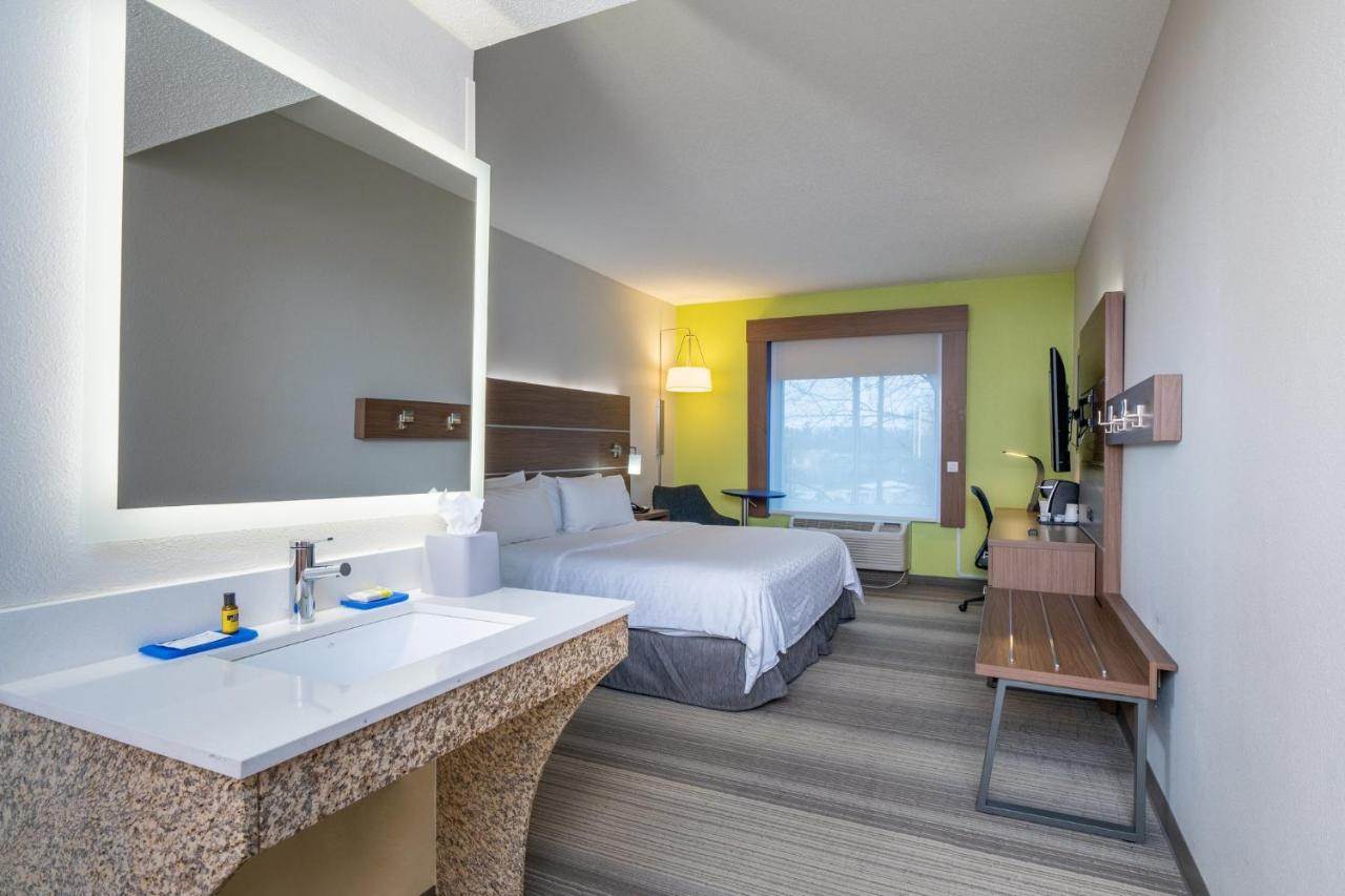 Holiday Express & By Ihg 2* Woodbridge