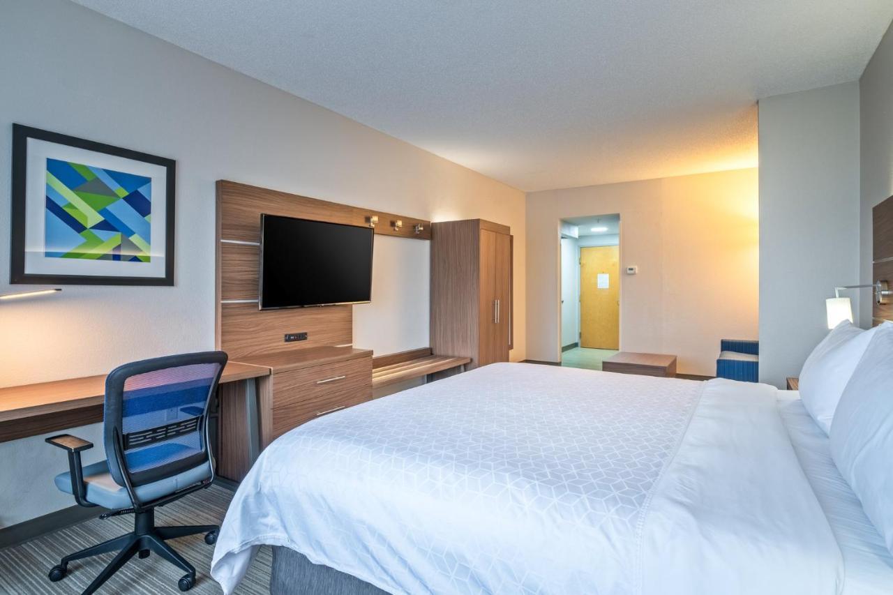 Express & By Ihg Woodbridge