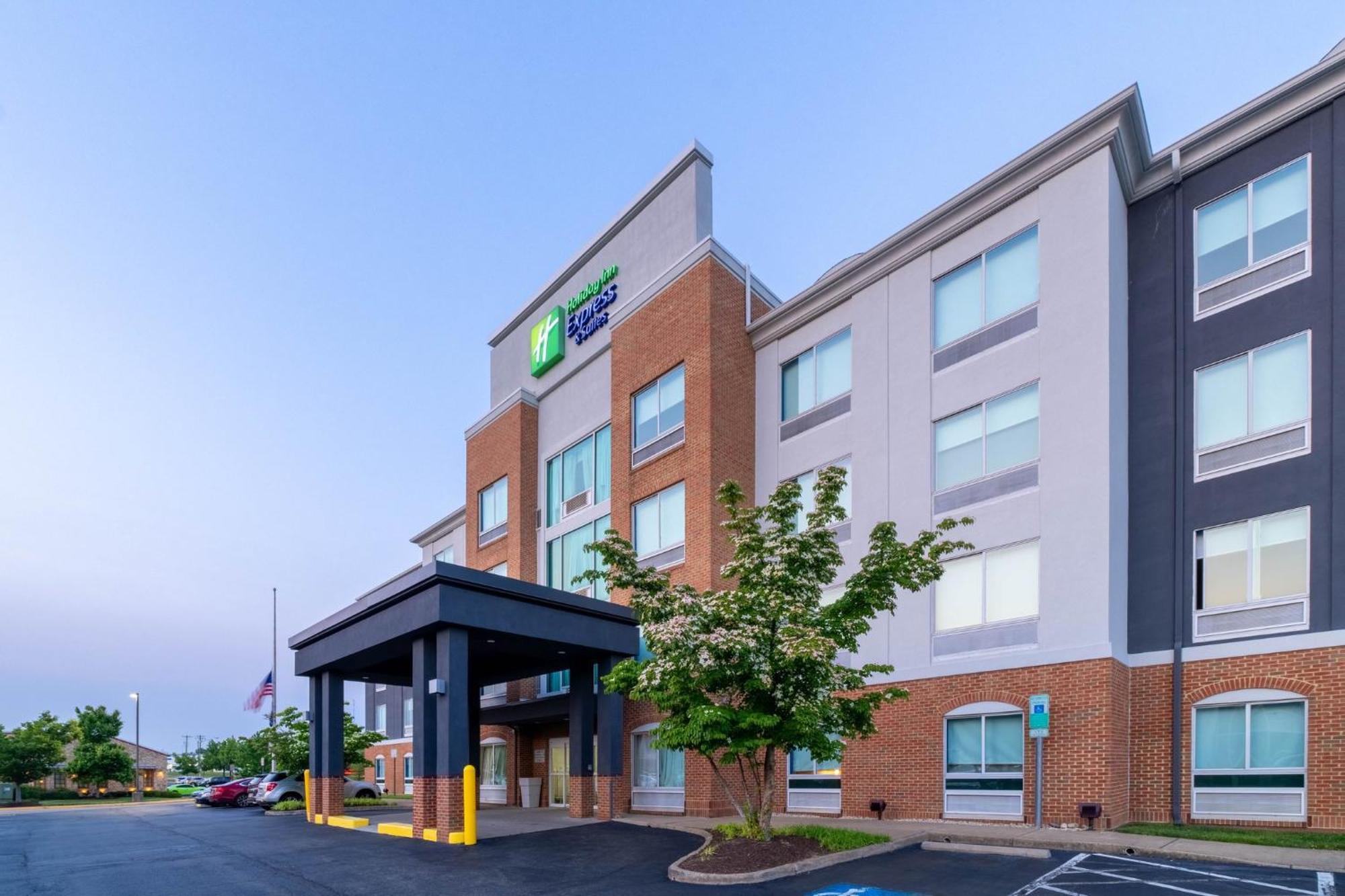 Hotel Holiday Express & By Ihg 2*