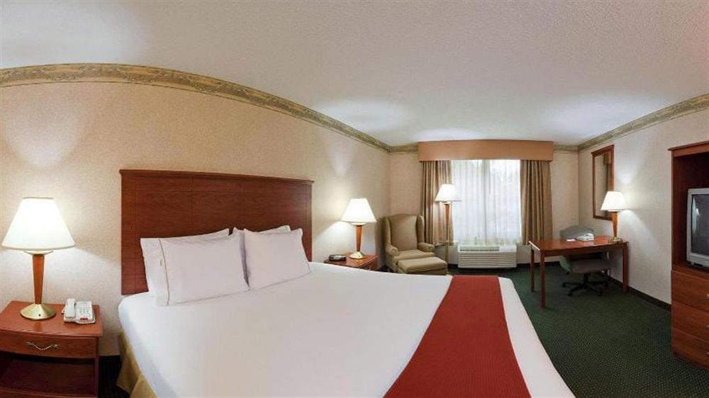 Holiday Express & By Ihg Hotel