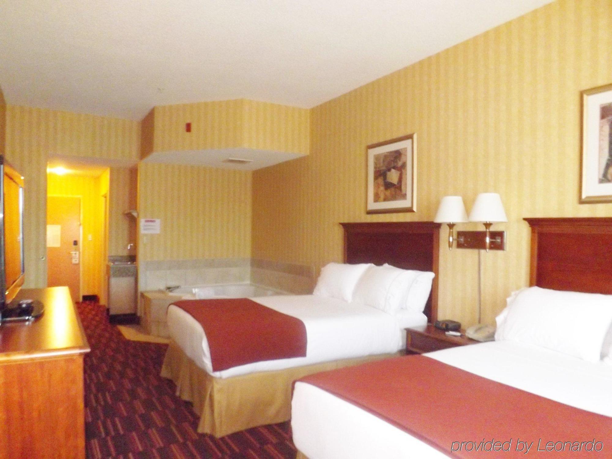 Hotel Holiday Express & By Ihg