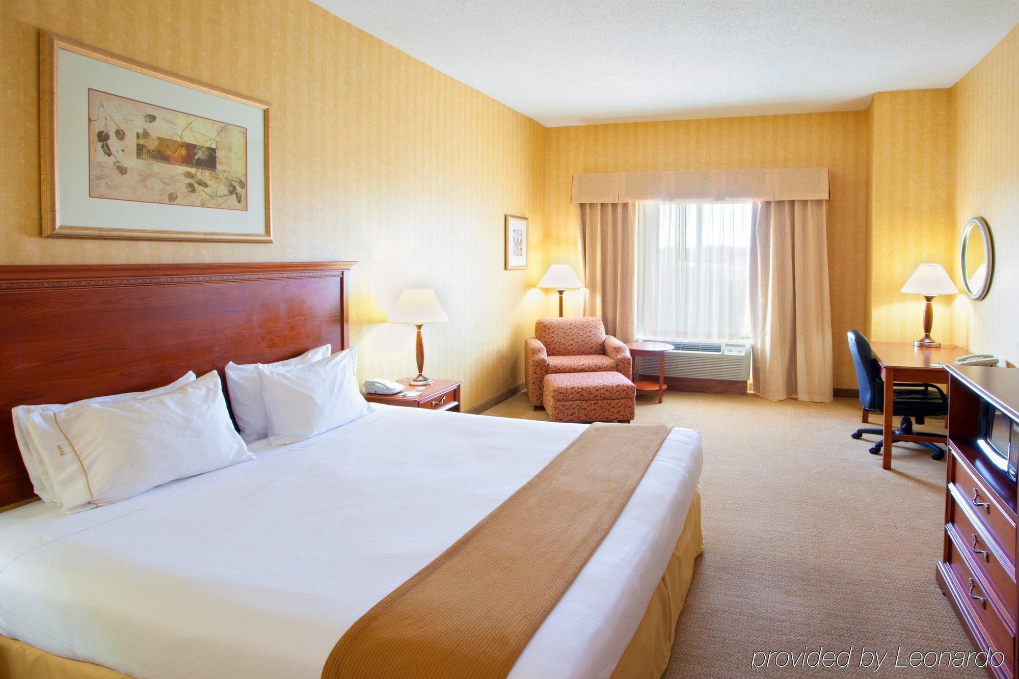 Holiday Express & By Ihg 2*